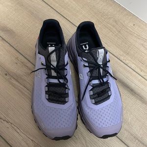 Women’s On Cloud size 11.  Got them for a Christmas present - but too small